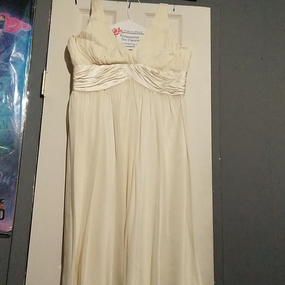 SOLD Gorgeous 100% silk Jones New York halter dres
